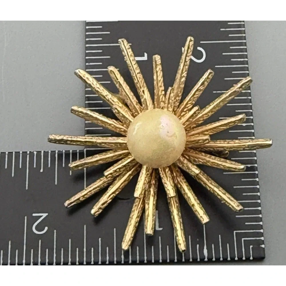 Vintage Castlecliff Brooch Starburst Gold Tone Faux Pearl Mid Century 2